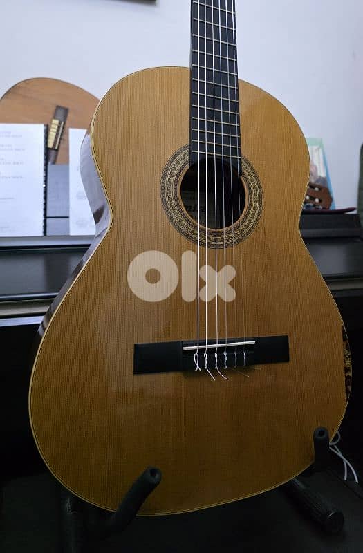 Admira Sevilla Classical Guitar Made in Spain غيتار  أدميرا اسباني 1