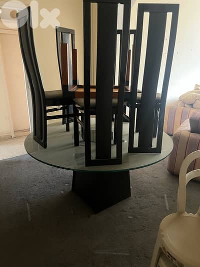 غرفة طعام  مع فيترين