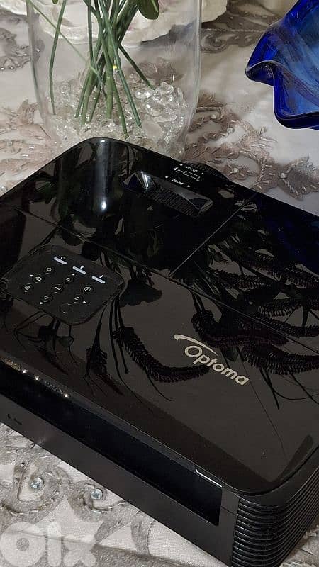 لقطة: بروجكتر Optoma أصلي - بحكم الجديد (مستخدم 88 ساعة فقط!) 1