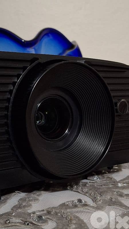 لقطة: بروجكتر Optoma أصلي - بحكم الجديد (مستخدم 88 ساعة فقط!) 8