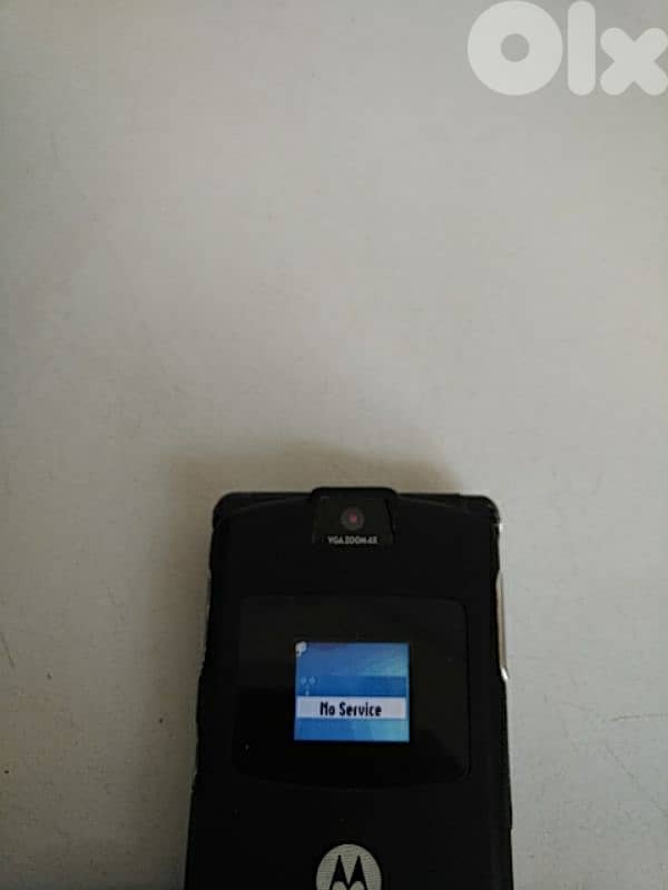 Old Motorola V3 Razr (read details) - Not Negotiable 2