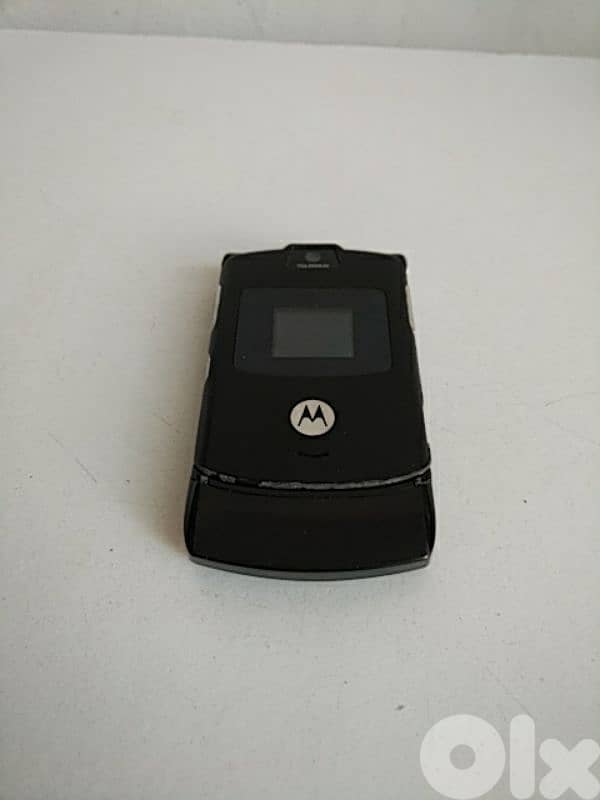 Old Motorola V3 Razr (read details) - Not Negotiable 3