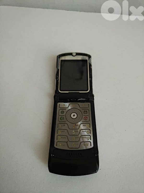Old Motorola V3 Razr (read details) - Not Negotiable 4