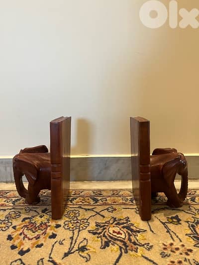 set of two bookeends