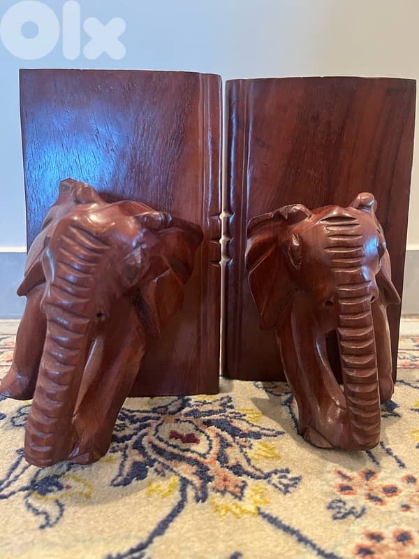 set of two bookeends 1