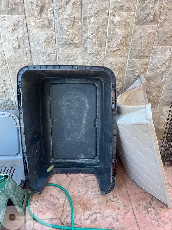 dog house and 1 cage 2