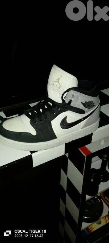 AIR JORDAN 1 MID SE Top LIMITED EDITION