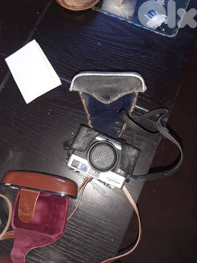 2 cameras With flashes and stand Antique