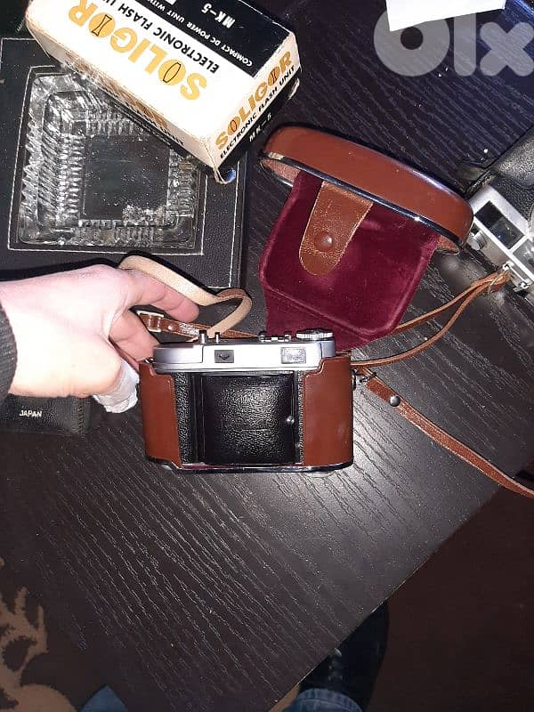 2 cameras With flashes and stand Antique 1