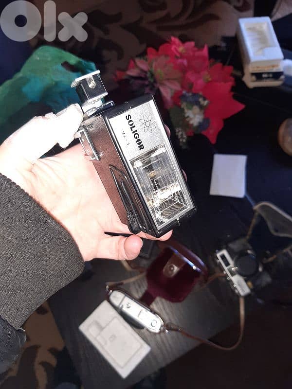 2 cameras With flashes and stand Antique 2