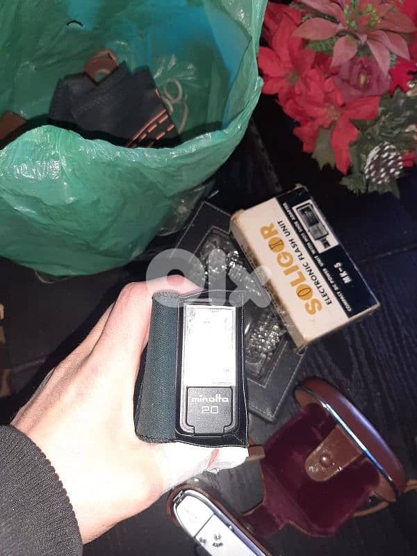 2 cameras With flashes and stand Antique 3