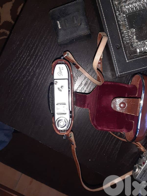 2 cameras With flashes and stand Antique 4