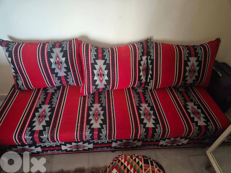 قعدة عربية عالية عن الأرض للصالون جداد 3