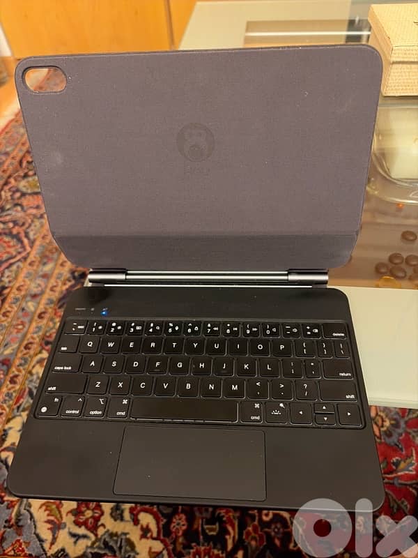 iPad (A16) 2025 11” with 128 GB and keyboard cover rarely used 2