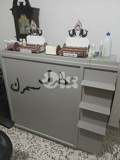 صالون حلاقة كامل للبيع