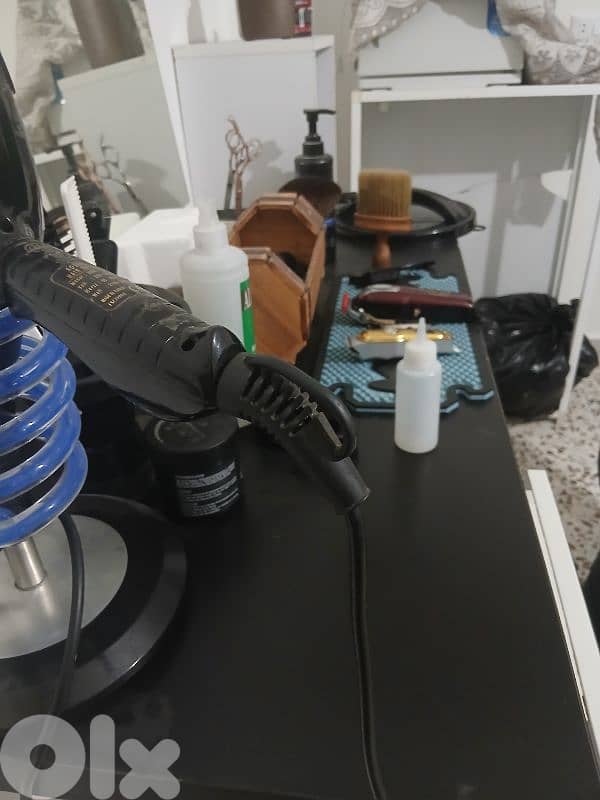 صالون حلاقة كامل للبيع 4