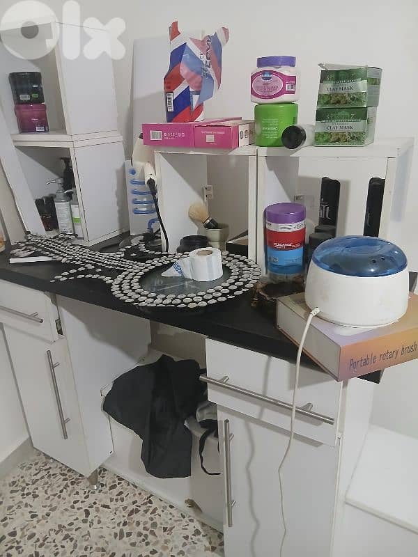 صالون حلاقة كامل للبيع 8