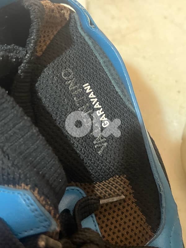 no copy!!!! legit 2 valentinos  and 1 camper 3