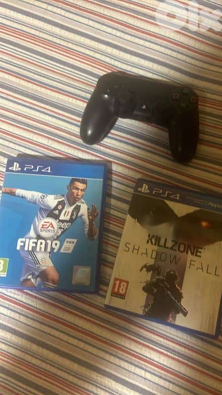 PS4 PRO 1TB , EXCELLENT CONDITION 3