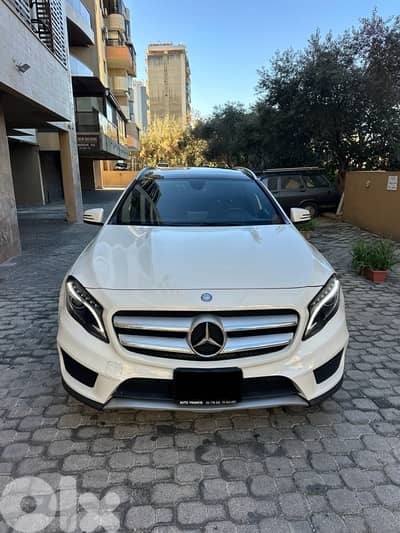 Mercedes GLA 250 AMG-line 4matic 2017 white on black (clean carfax)