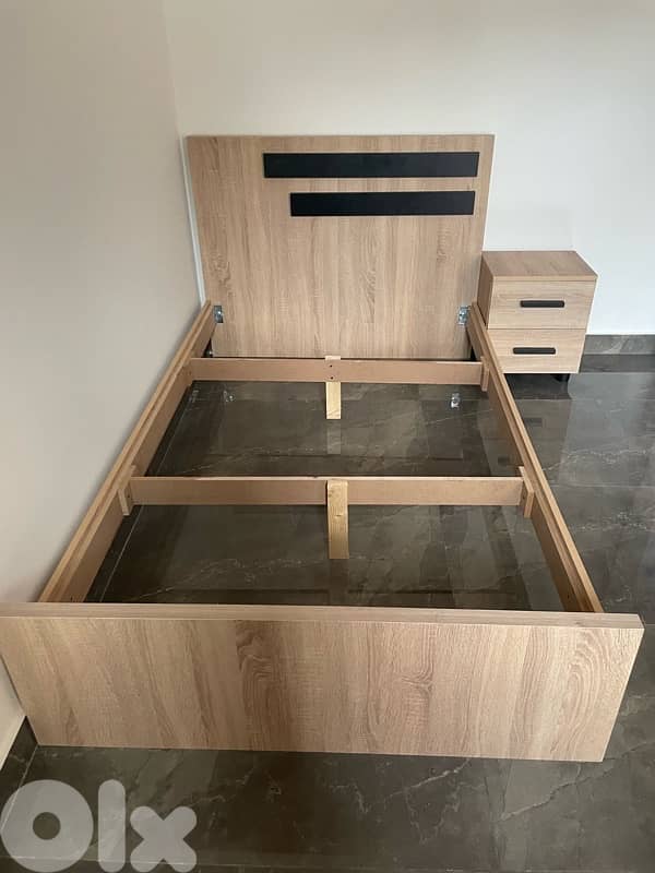 تخت مفرد ونص جديدة من المعمل بافضل الاسعار 1