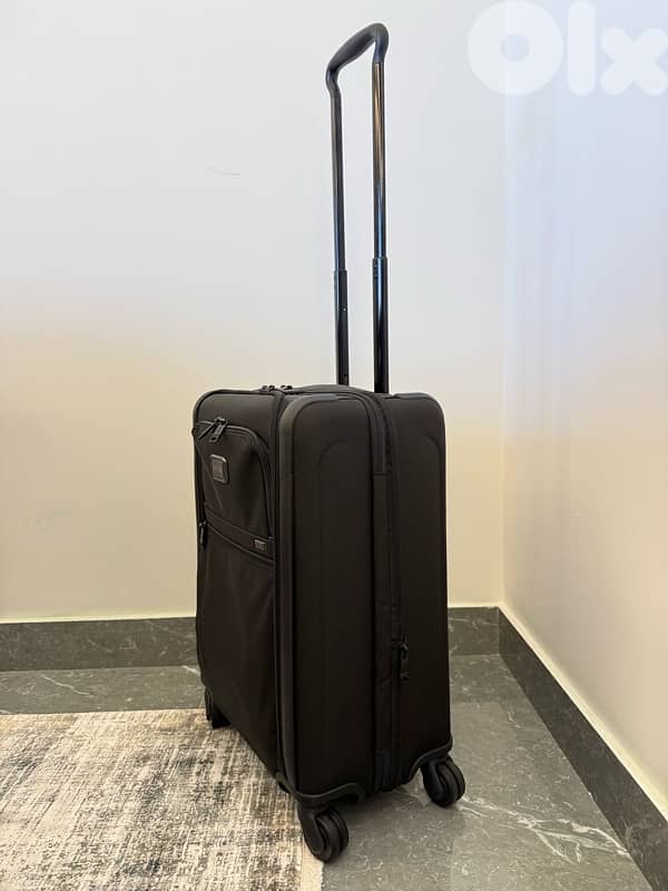 TUMI carry - on / barely used - very good condition 1
