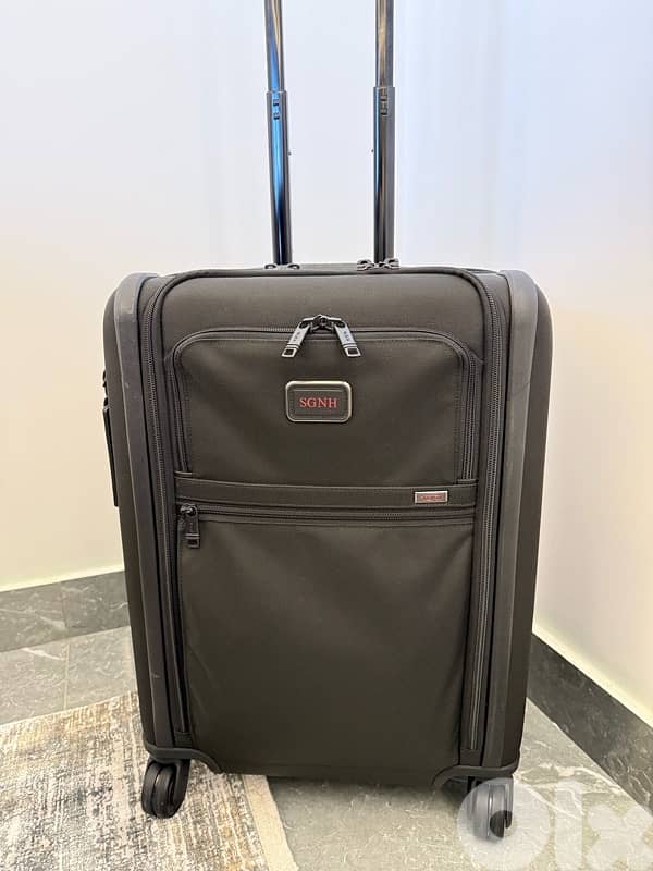 TUMI carry - on / barely used - very good condition 2