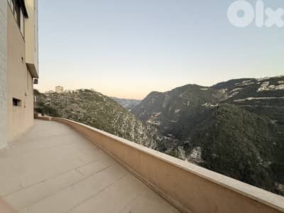 RWB198EG - Restaurant and rooftop for rent in Halat Jbeil