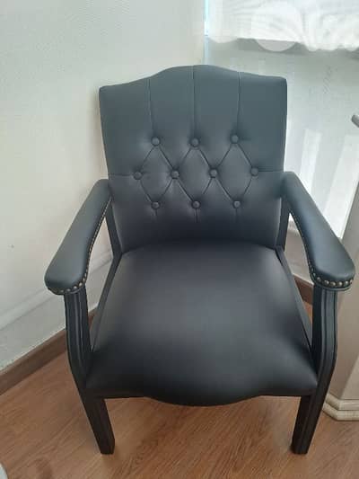 2 chairs , made of leather, excellent condition