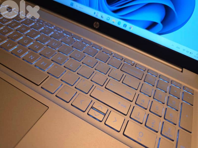 HP PAVILION CORE I7 GENERATION 13/ 16G RAM/ 512 NVME/ / vga XE IRIS 6