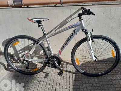 Giant hybrid bicycle