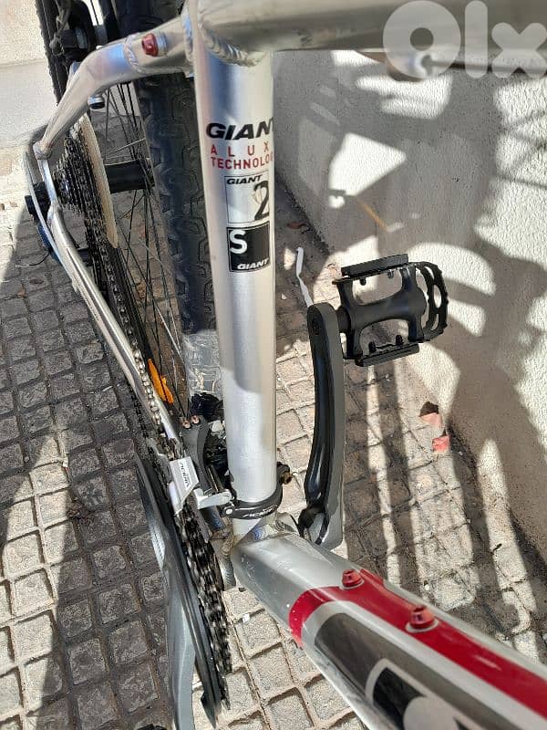 Giant hybrid bicycle 1