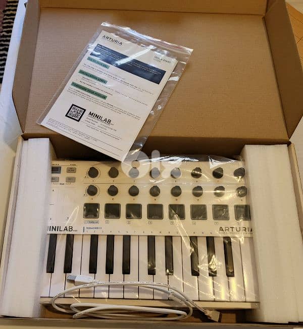 Arturia MiniLab MkII USB Midi Controller 2