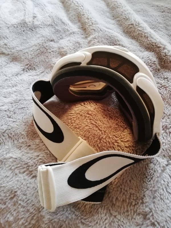 Oakley ski and snow boarding goggles 1