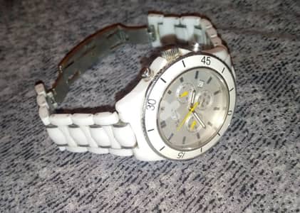 ساعة سويسرية أصلية