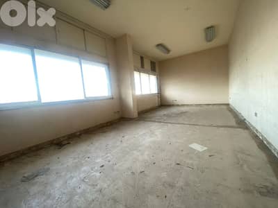 Office Space for Rent in Badaroمساحات مكتبية للإيجار في بدارو