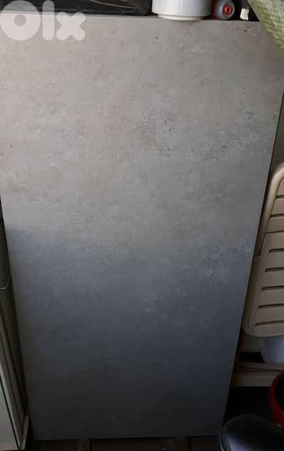 بلاط للبيع موجود 14 بلاطه كله سيراميك