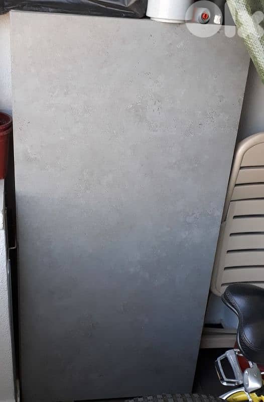 بلاط للبيع موجود 14 بلاطه كله سيراميك 1