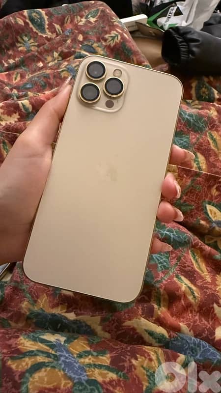 IPHONE 12 pro max gold 3