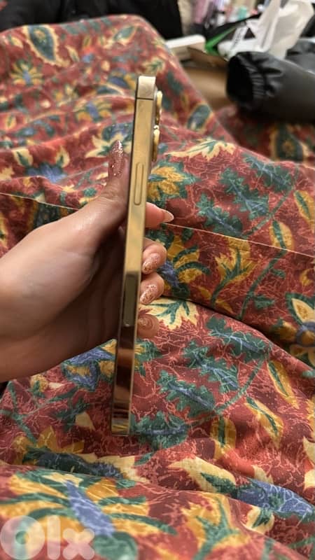 IPHONE 12 pro max gold 5