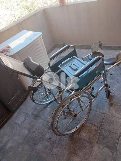 كرسي طبي متحرك بحالة جيدة