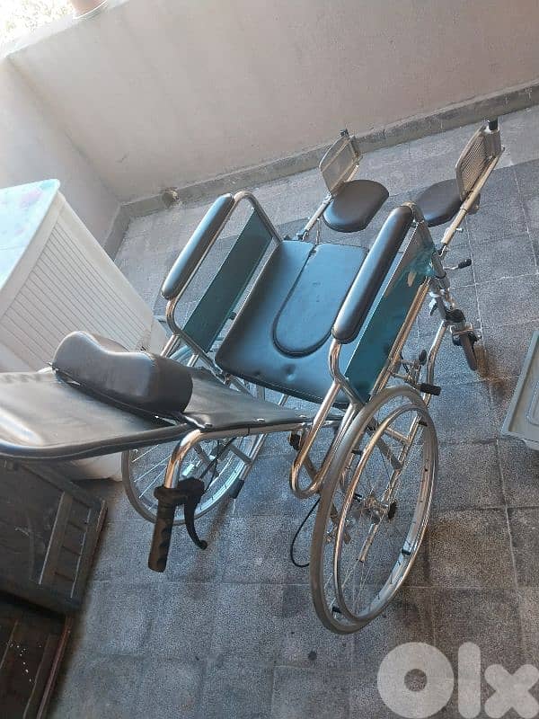 كرسي طبي متحرك بحالة جيدة 1