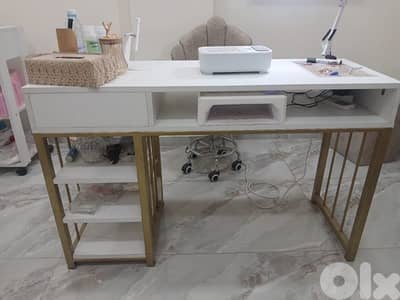 nail table