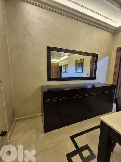 Full dining room, modern look, excellent condition