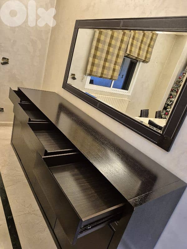 Full dining room, modern look, excellent condition 5