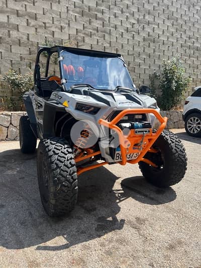 1000 cc Polaris high lifter
