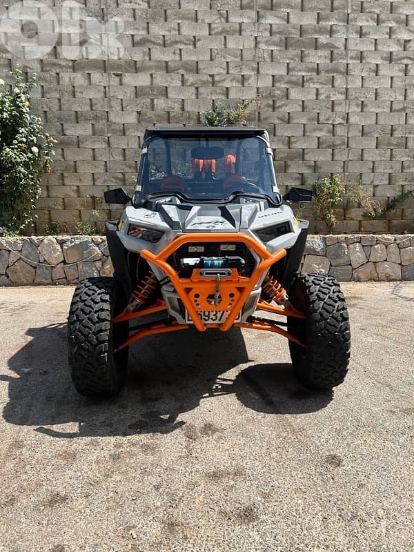 1000 cc Polaris high lifter 1