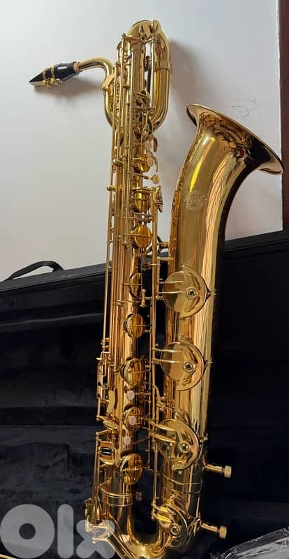 saxophone baritone barely used 98% new 1
