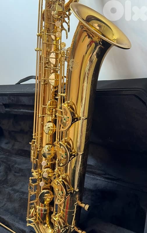 saxophone baritone barely used 98% new 2