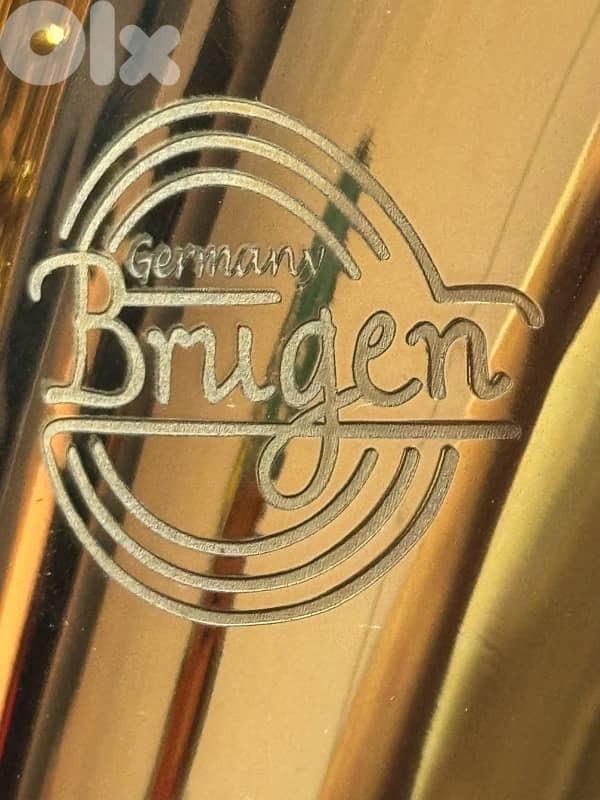 saxophone baritone barely used 98% new 5